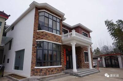 湖北農村大叔40萬建文化石別墅,內部裝修一片紅